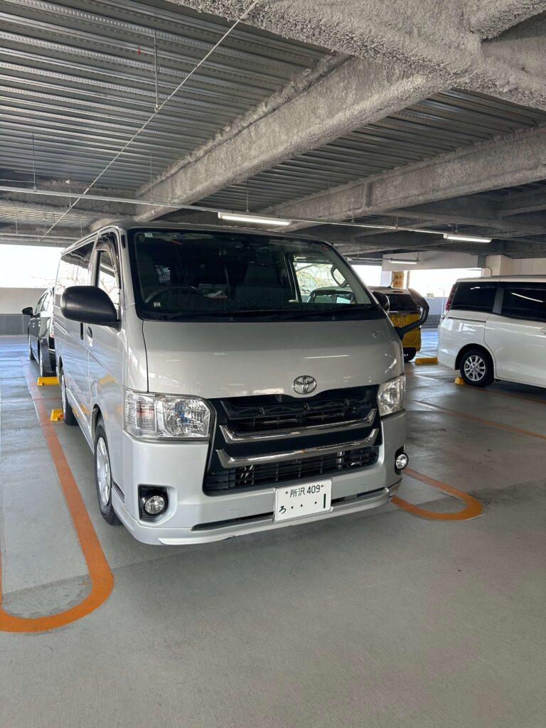 作業車のハイエースです